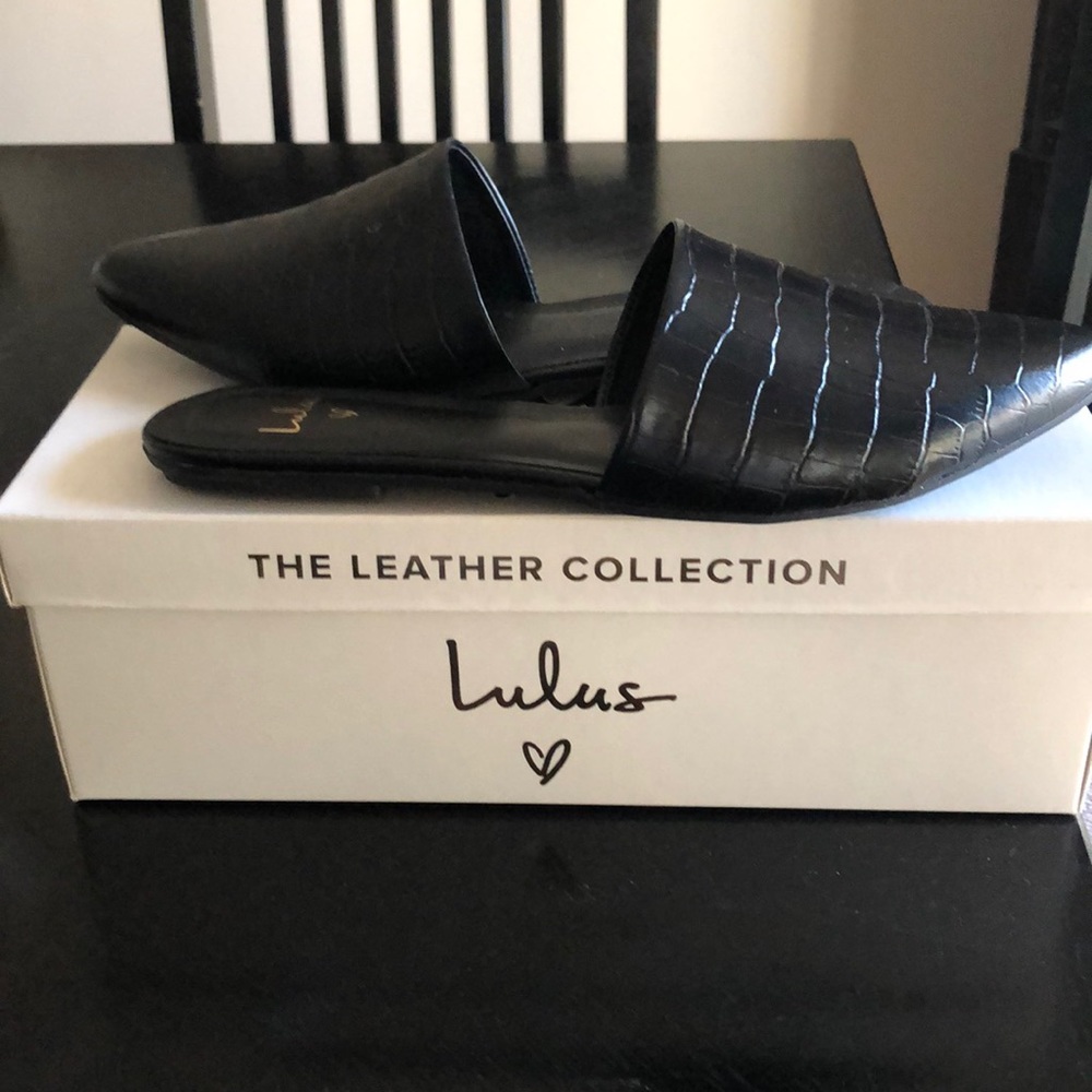 Lulus crocodile embossed Lorena leather slides